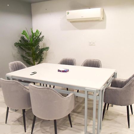 Luxe Suites Bahria Town Лахор Екстер'єр фото