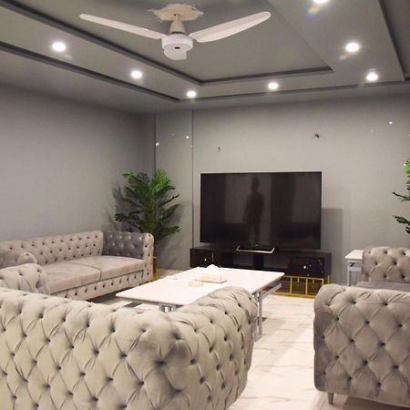 Luxe Suites Bahria Town Лахор Екстер'єр фото
