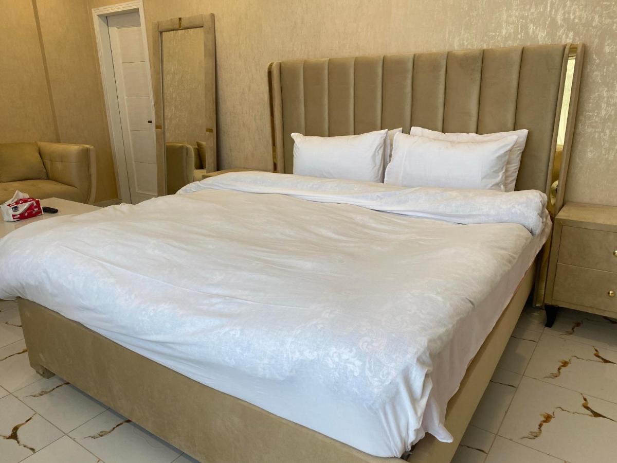Luxe Suites Bahria Town Лахор Екстер'єр фото