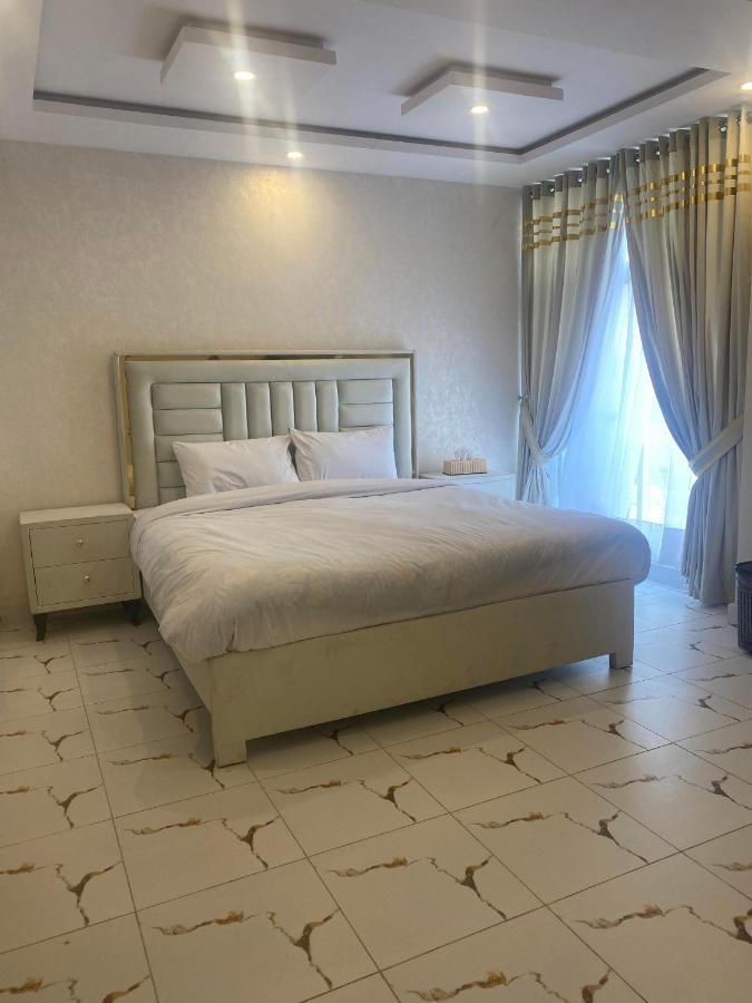 Luxe Suites Bahria Town Лахор Екстер'єр фото