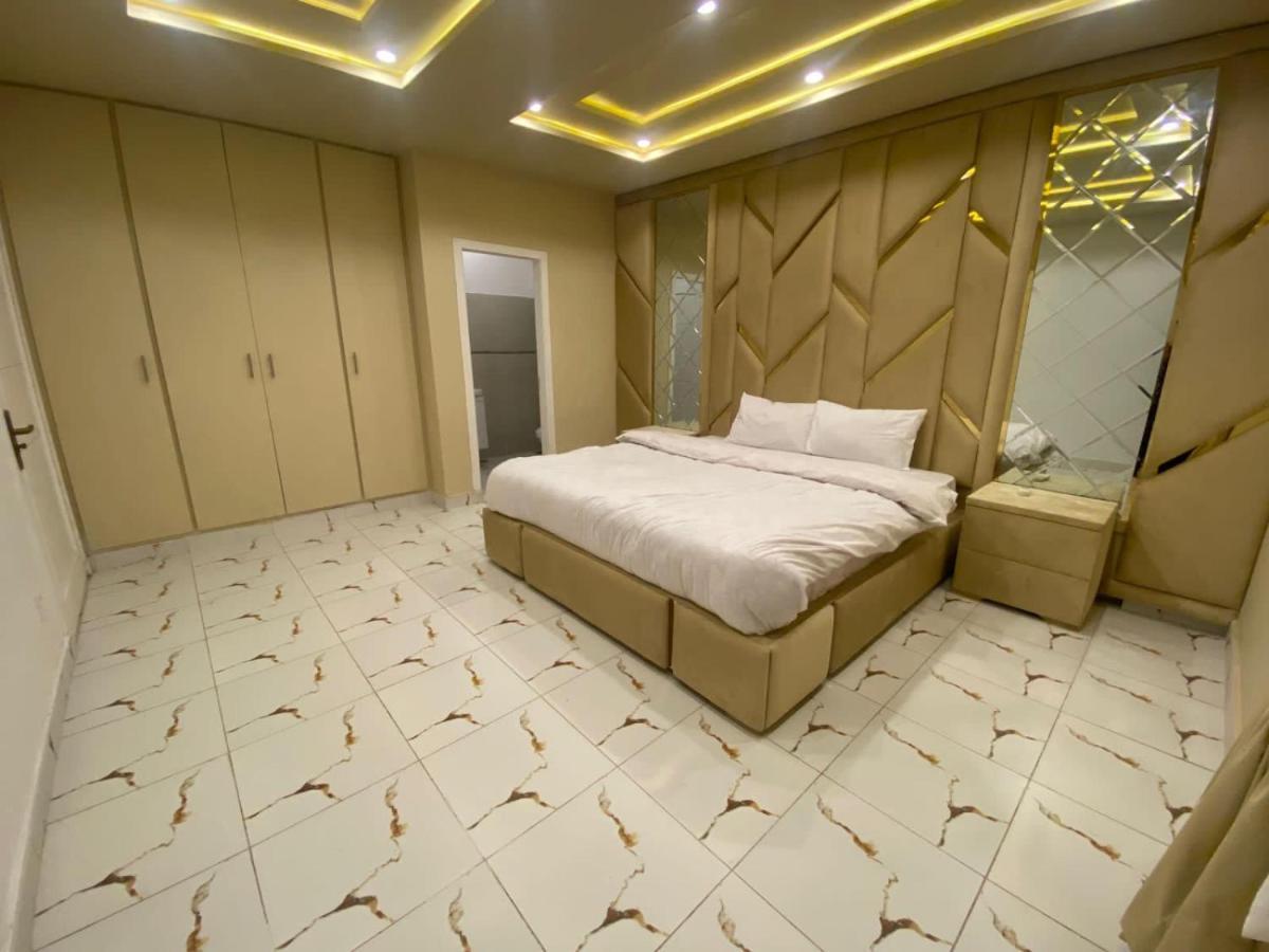 Luxe Suites Bahria Town Лахор Екстер'єр фото