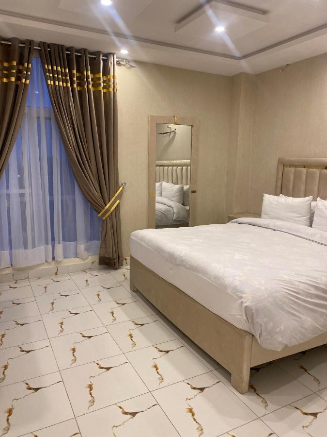 Luxe Suites Bahria Town Лахор Екстер'єр фото