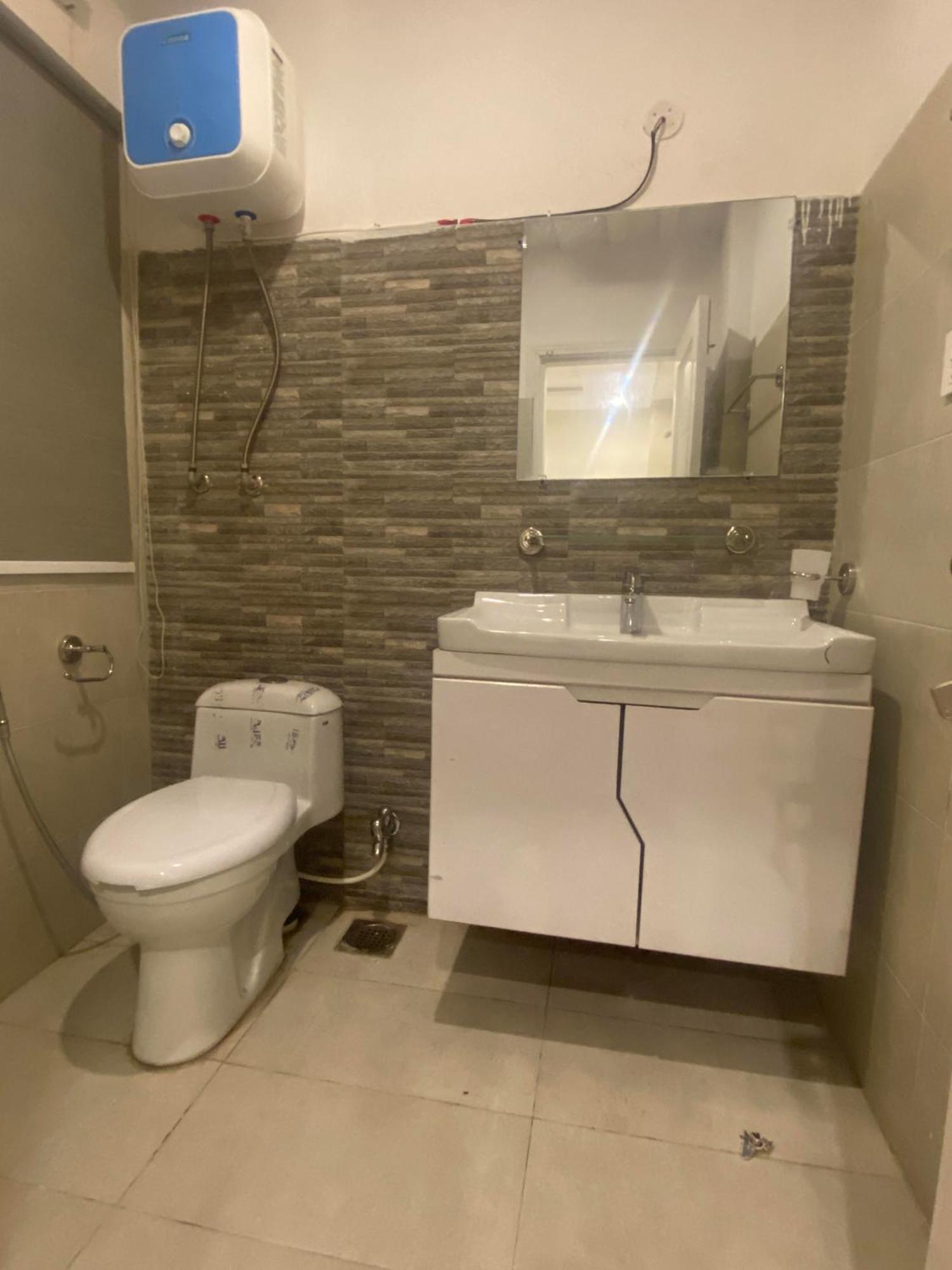 Luxe Suites Bahria Town Лахор Екстер'єр фото