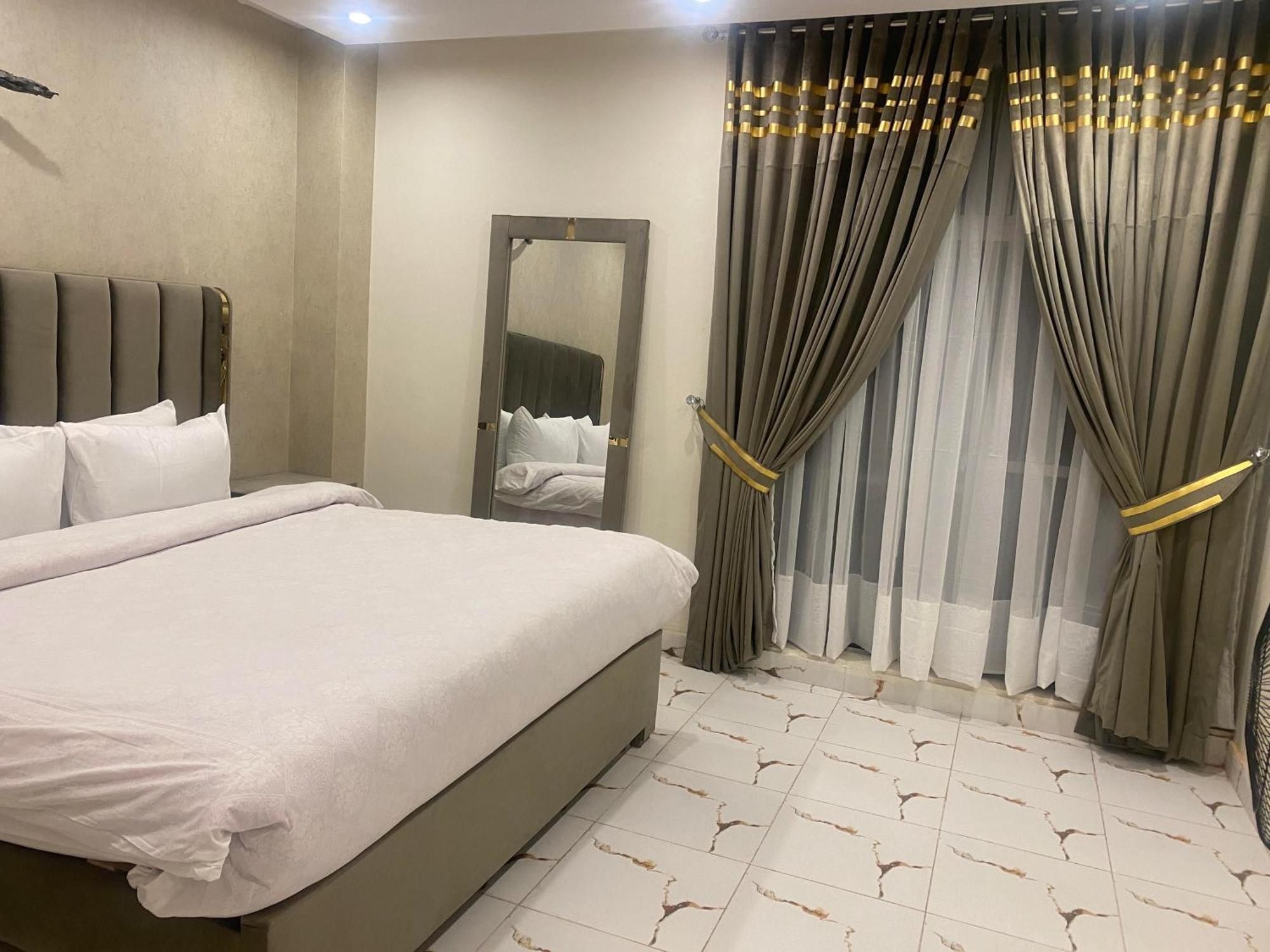 Luxe Suites Bahria Town Лахор Екстер'єр фото
